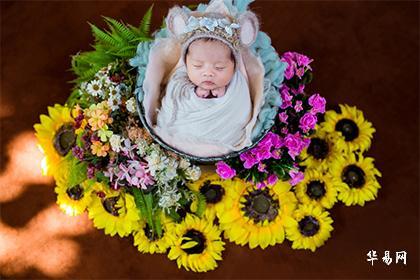 何姓男宝宝取名字寓意大气风度翩翩