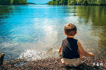 022壬寅年农历十月初十日出生五行缺火的男孩怎么起名？"