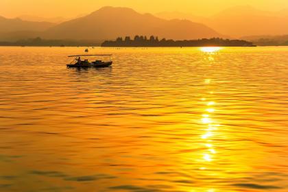 021年农历九月初十男孩出生五行八字如何，有寓意内涵的名字推荐"