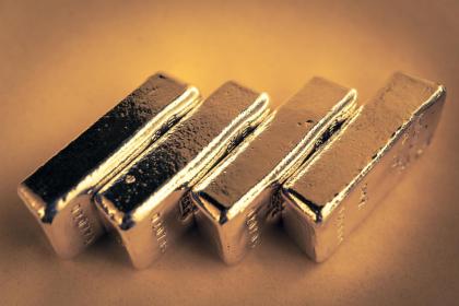 019猪年霜降出生的女孩五行缺木要怎么起名字"