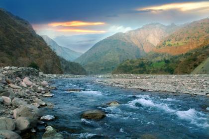 019年霜降出生的男宝宝五行缺水名字大全"
