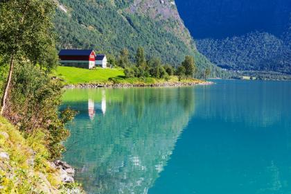 020年农历三月二十四日出生的男孩五行属什么，五行取什么名？"