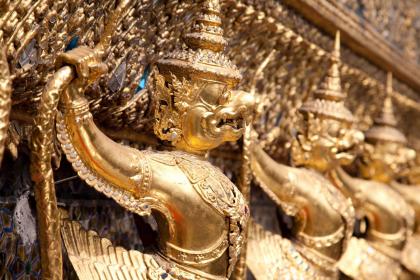 019年7月1号未时出生的女孩怎么起名，五行是什么？"