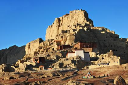 019年十月十九出生的男孩如何起名字，五行属什么"