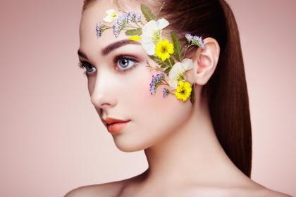 019年7月2号申时出生的女孩该怎么起名，她的五行是什么？"