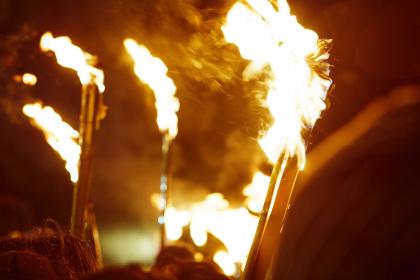 019年8月13号午时出生的男孩怎么名字，五行属什么呢"