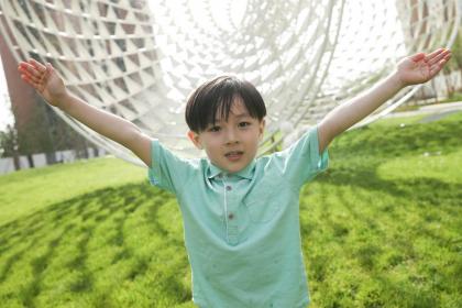 早上七点出生的属狗男孩如何取名，宜用什么字