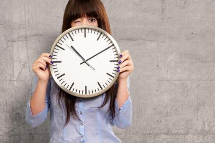 姓阎女孩甜美好听的名字推荐