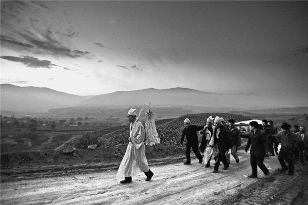 024年2月出殡吉日查询,哪几天可以出殡"